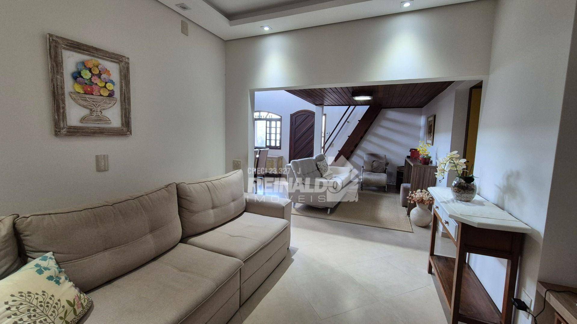 Casa de Condomínio para alugar com 4 quartos, 239m² - Foto 2