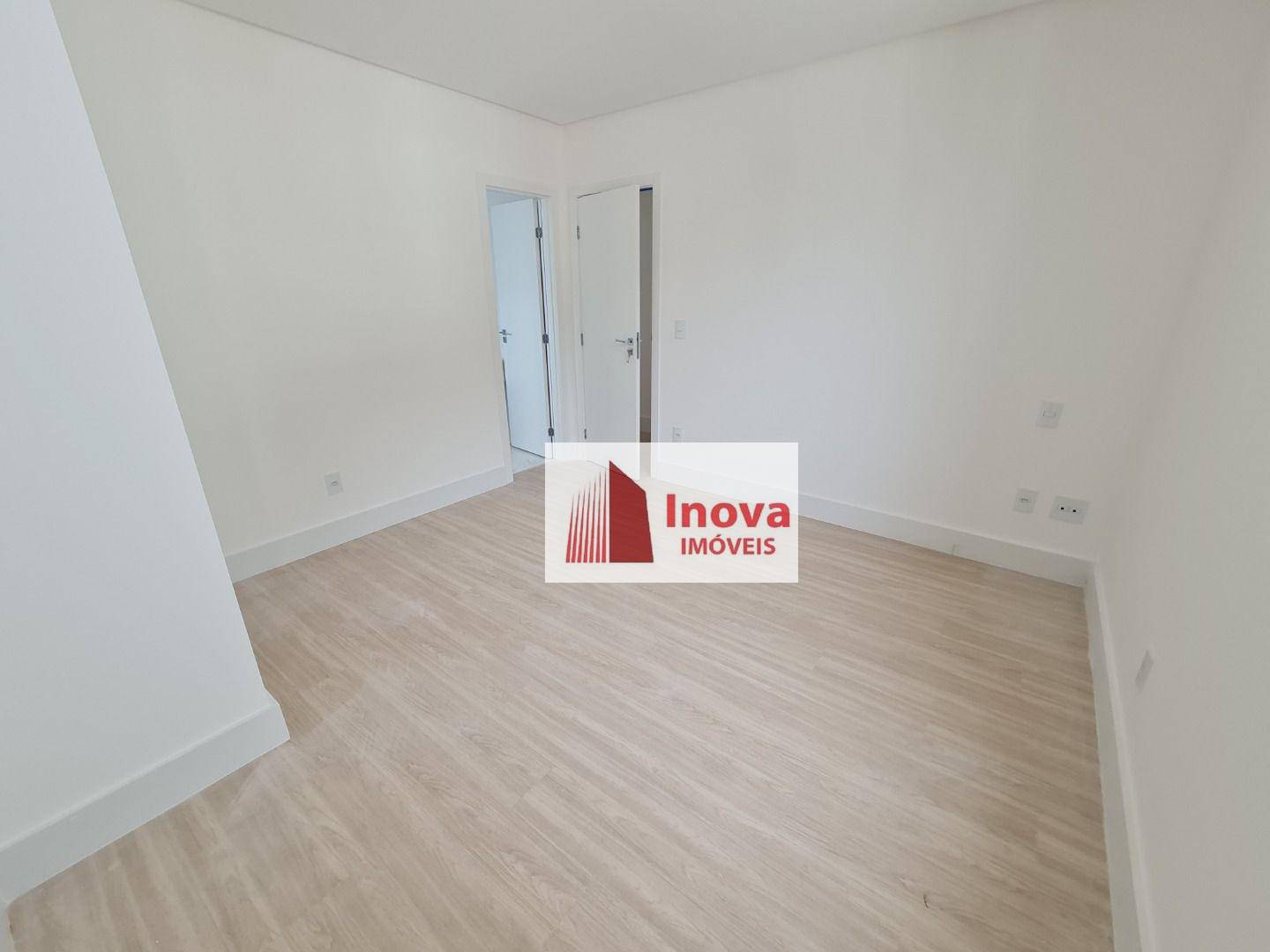 Apartamento à venda com 4 quartos, 225m² - Foto 21