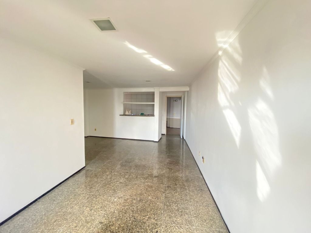 Apartamento à venda com 2 quartos, 78m² - Foto 3