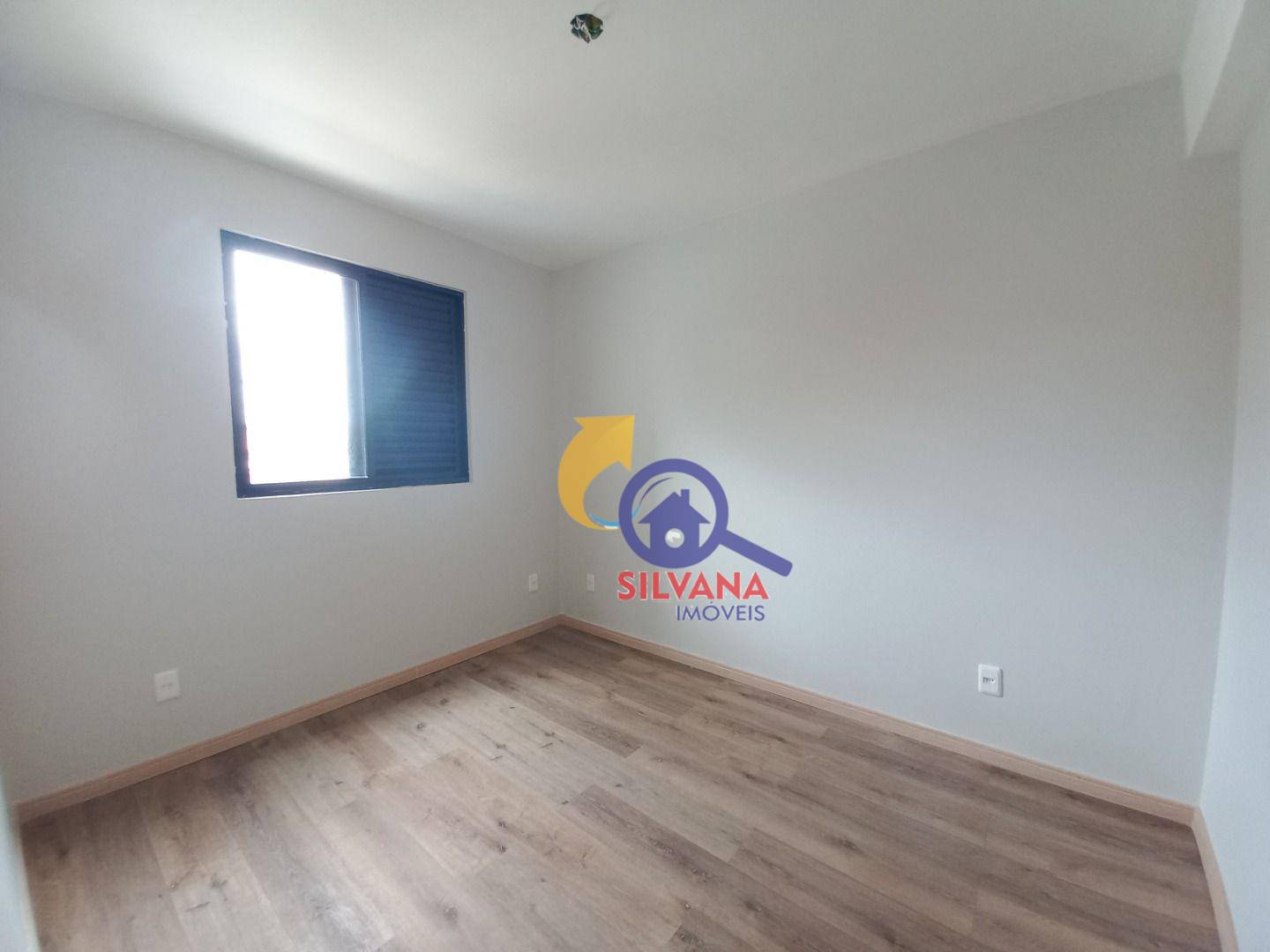 Casa à venda com 3 quartos, 90m² - Foto 4