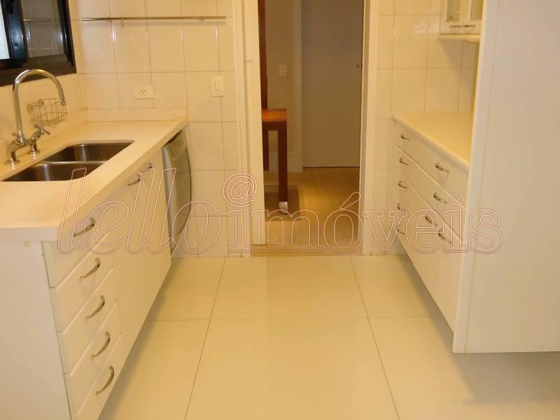 Apartamento para alugar com 3 quartos, 180m² - Foto 23