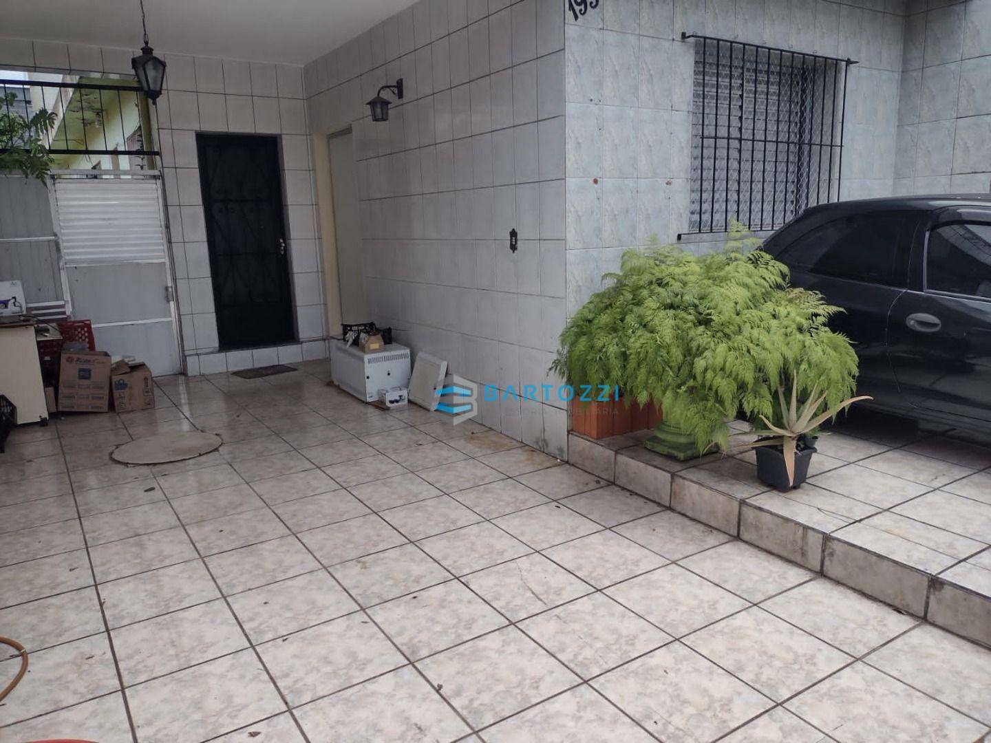 Casa à venda com 4 quartos, 270m² - Foto 1