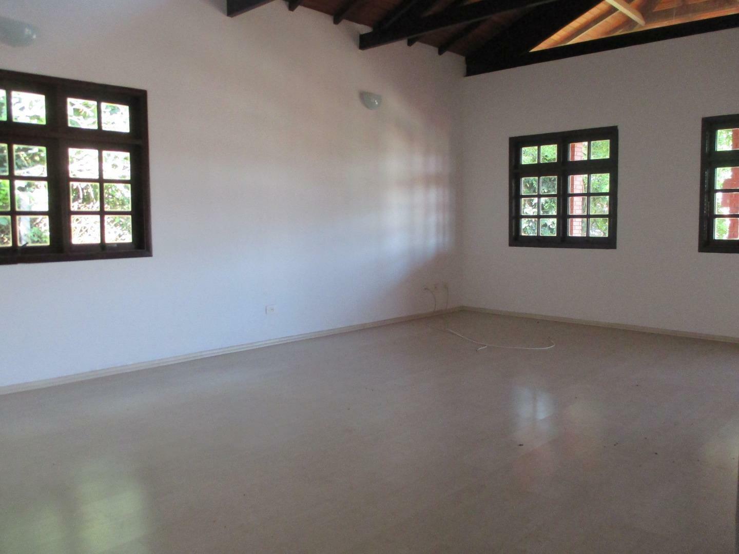 Casa de Condomínio para alugar com 3 quartos, 230m² - Foto 4