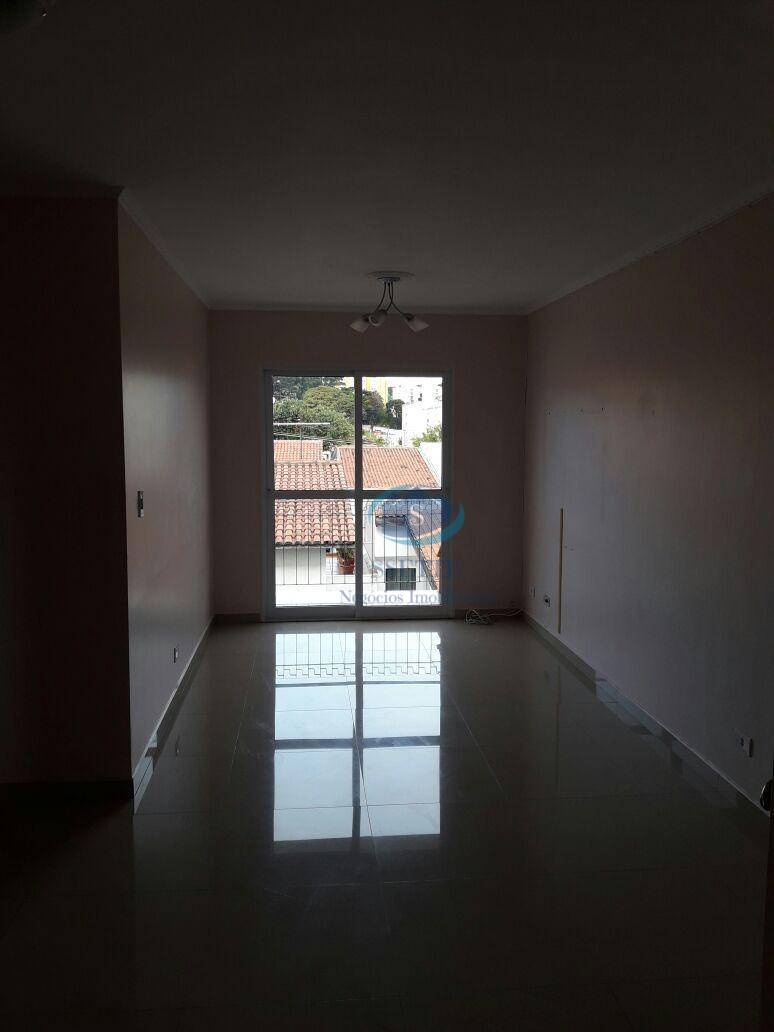 Apartamento à venda com 2 quartos, 70m² - Foto 2