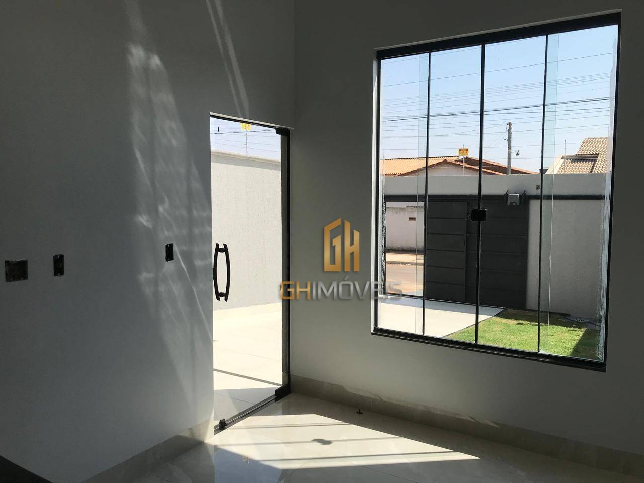 Casa à venda com 3 quartos, 92m² - Foto 1