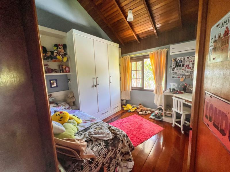 Casa à venda com 3 quartos, 220m² - Foto 8
