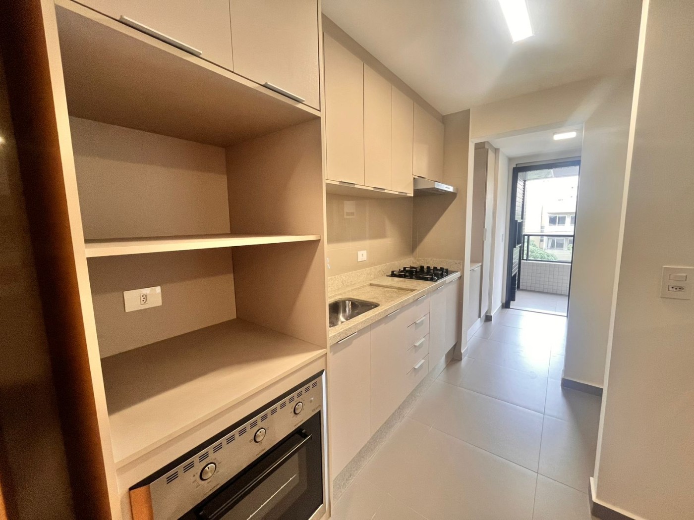 Apartamento para alugar com 3 quartos, 106m² - Foto 9