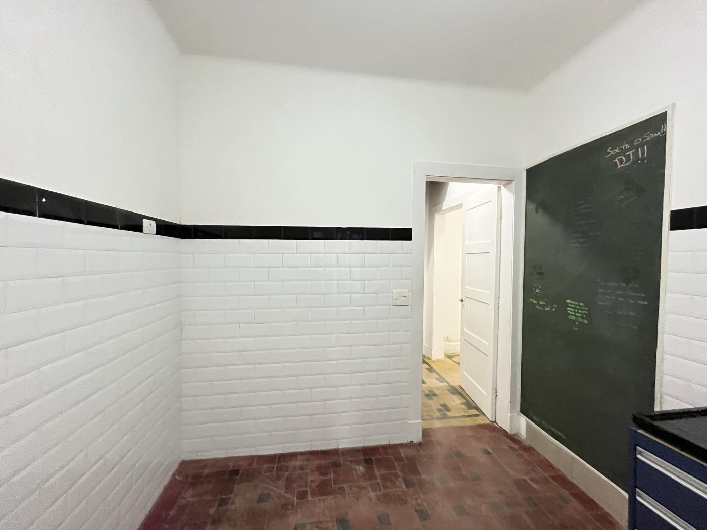 Prédio Inteiro para alugar com 2 quartos, 74m² - Foto 45