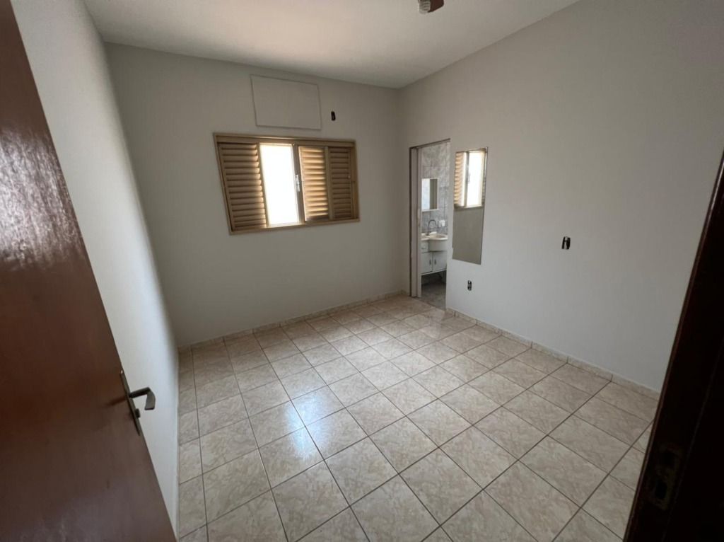 Casa à venda com 6 quartos, 256m² - Foto 28