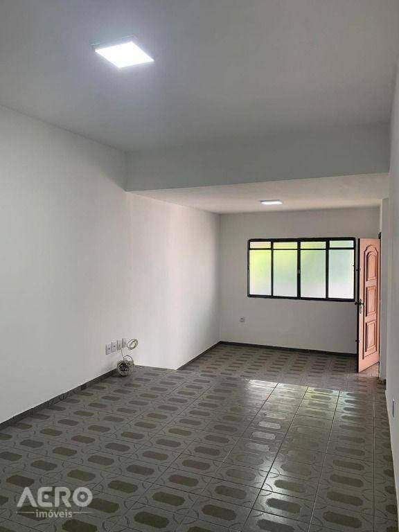 Casa para alugar com 2 quartos, 200m² - Foto 9