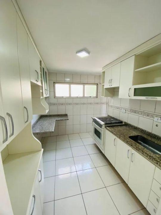 Apartamento à venda com 2 quartos, 70m² - Foto 3