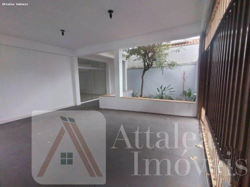 Casa à venda com 3 quartos, 207m² - Foto 1