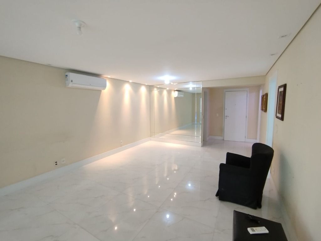 Apartamento à venda com 3 quartos, 155m² - Foto 1