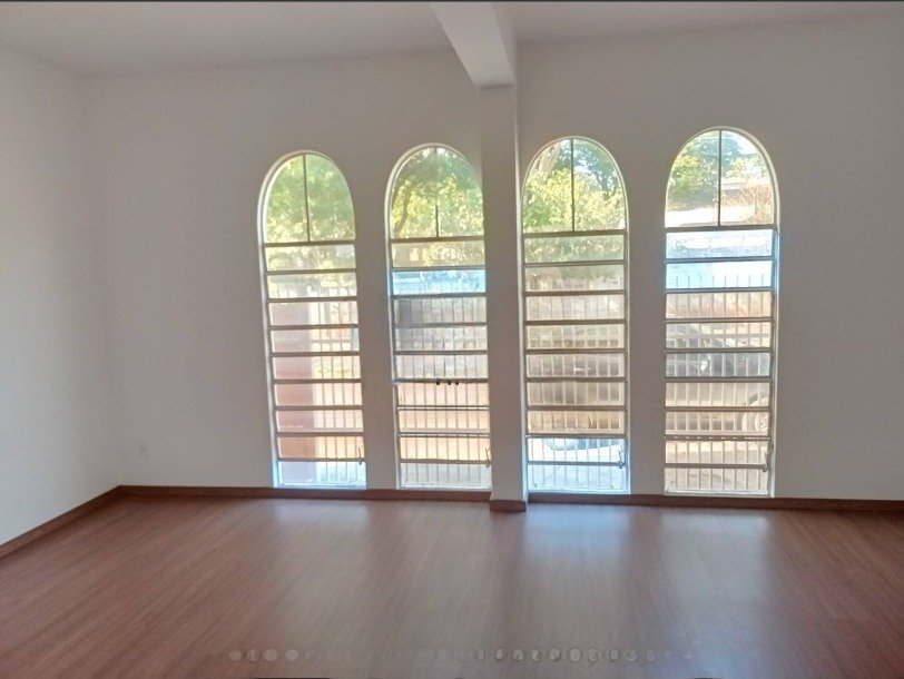 Casa à venda com 4 quartos, 154m² - Foto 1