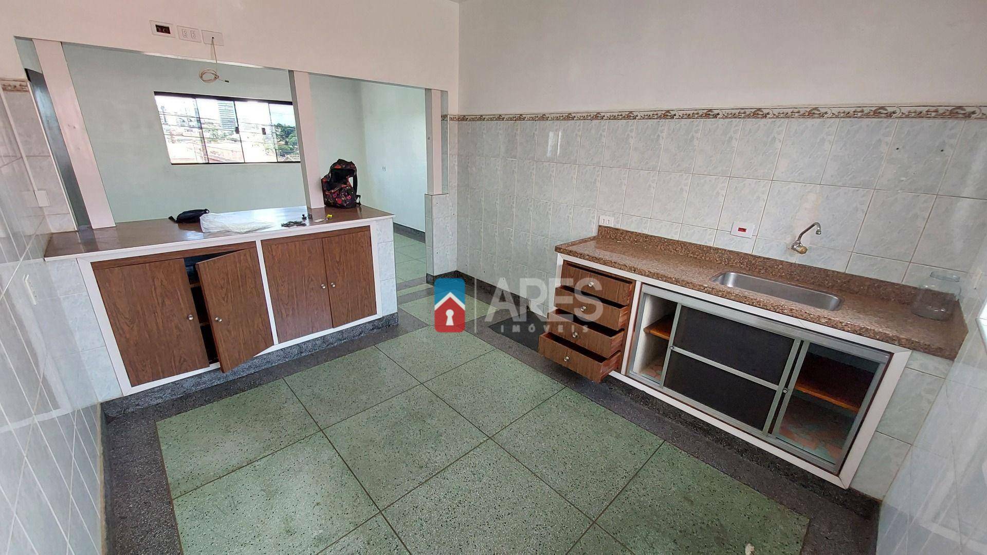 Casa para alugar com 4 quartos, 220m² - Foto 8