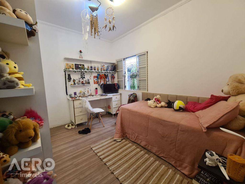 Casa à venda com 3 quartos, 162m² - Foto 4