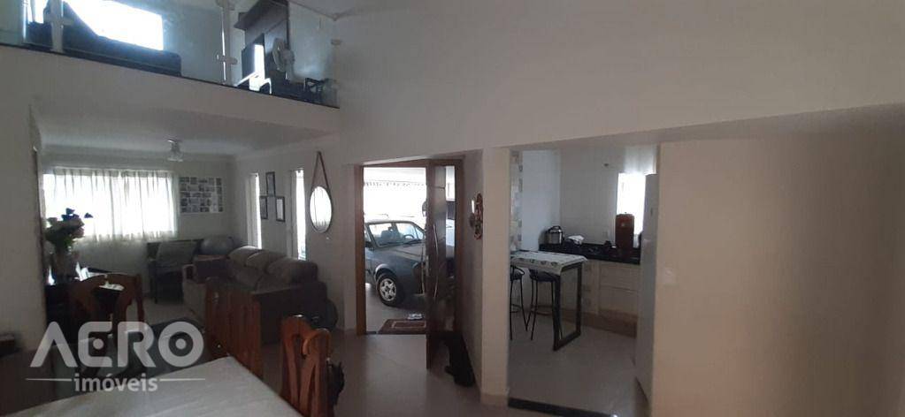 Casa à venda com 3 quartos, 169m² - Foto 11