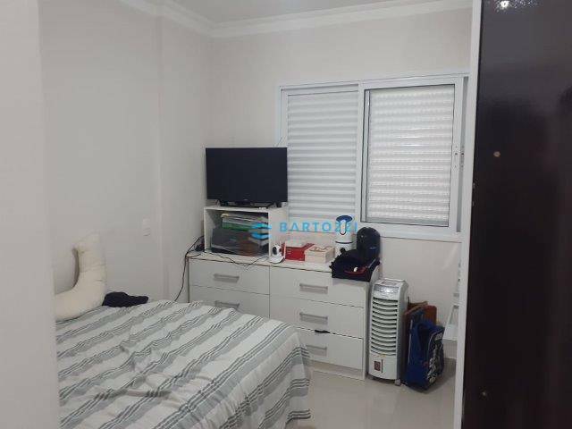 Apartamento à venda com 2 quartos, 70m² - Foto 10