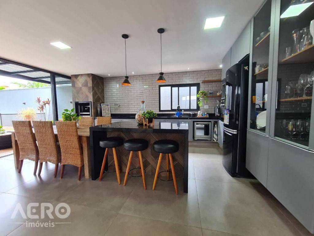 Casa de Condomínio à venda com 3 quartos, 216m² - Foto 3