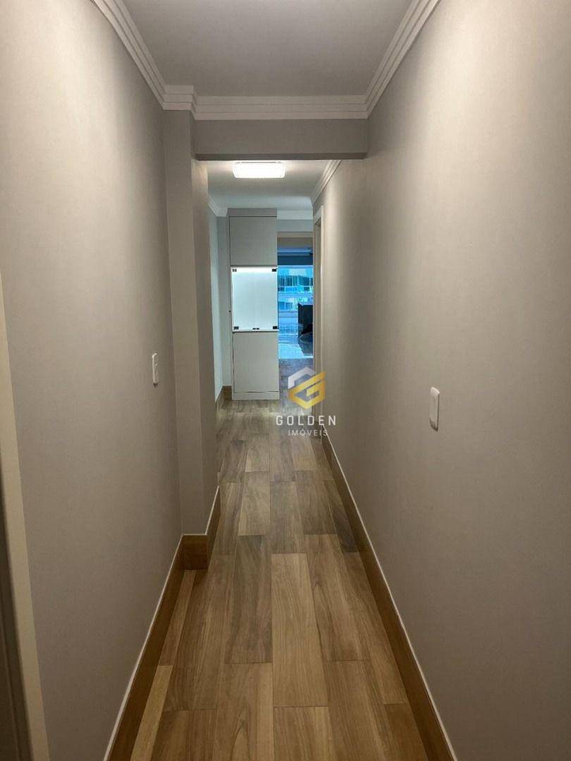 Apartamento à venda com 3 quartos, 235m² - Foto 17