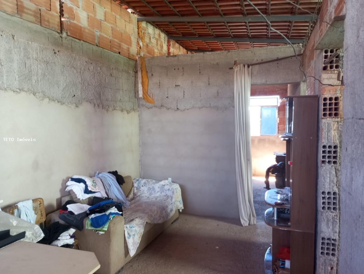 Casa à venda com 2 quartos, 300m² - Foto 4