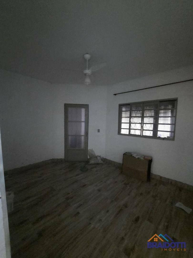 Casa à venda com 2 quartos, 90m² - Foto 2