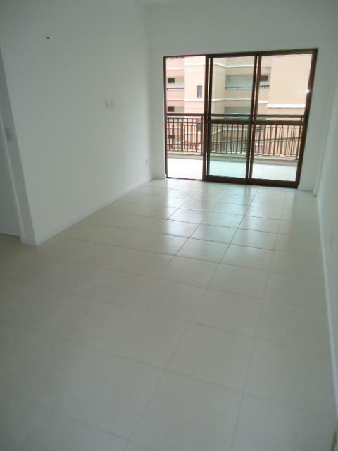 Apartamento à venda com 2 quartos, 68m² - Foto 2