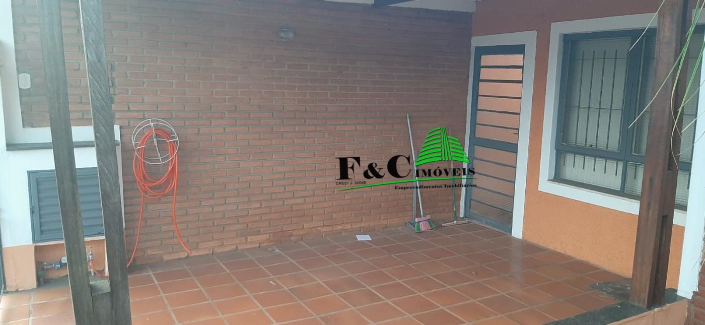 Casa à venda com 3 quartos, 200m² - Foto 1