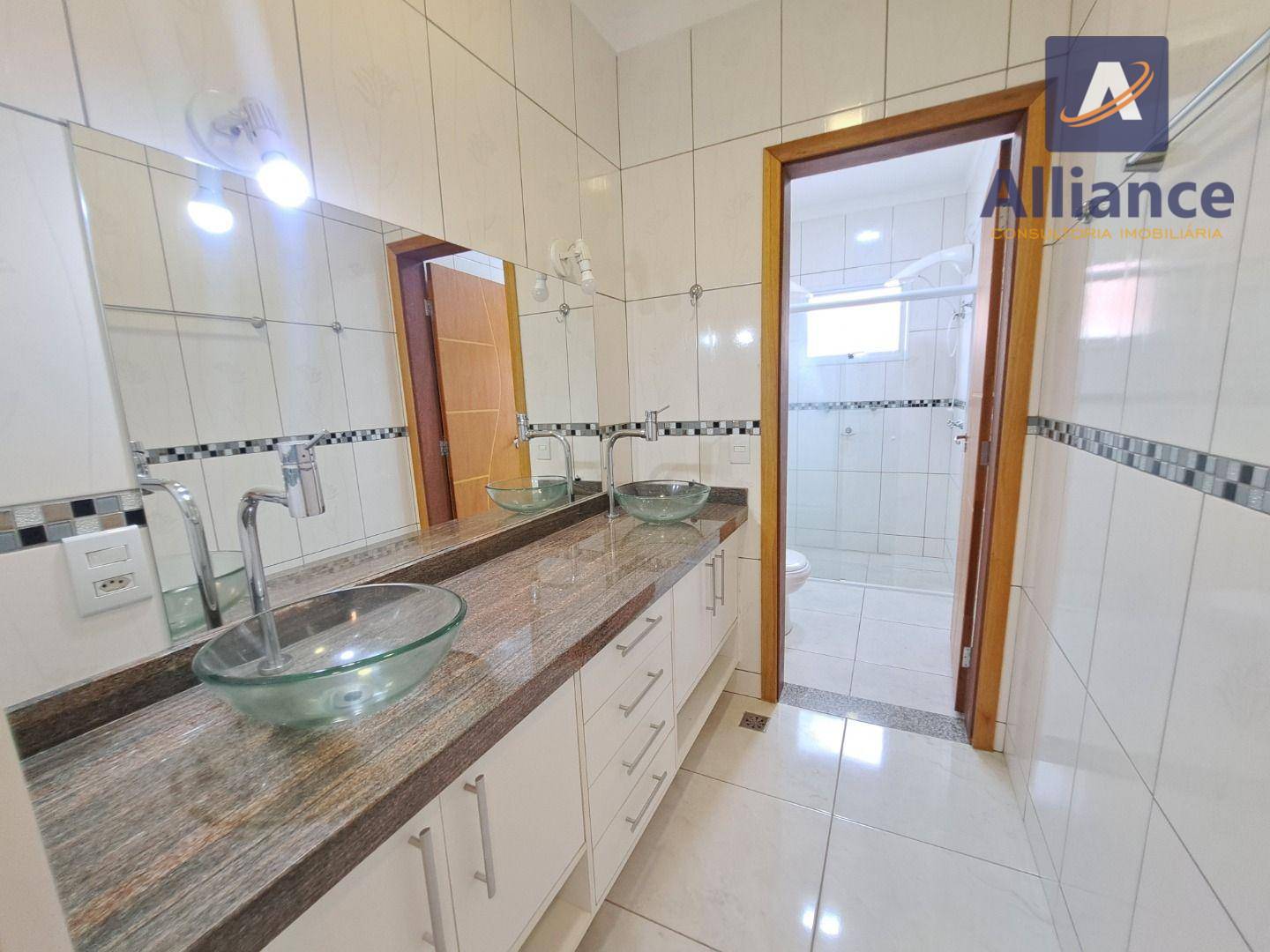 Casa de Condomínio para alugar com 3 quartos, 290m² - Foto 12