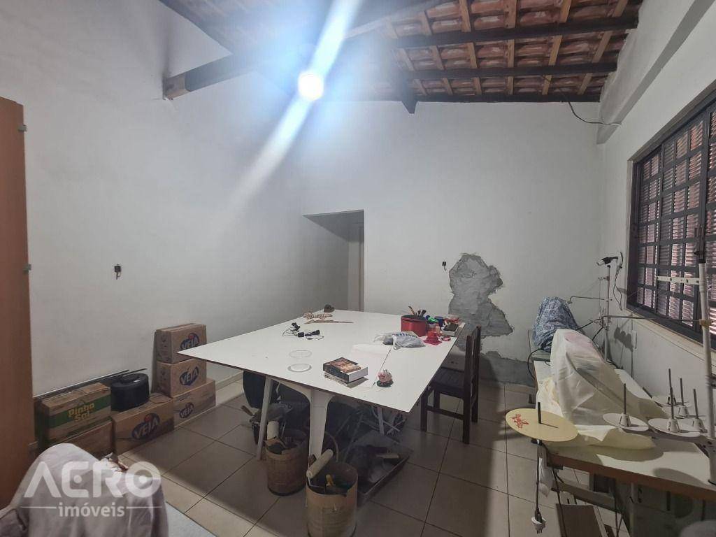 Casa à venda com 2 quartos, 216m² - Foto 29