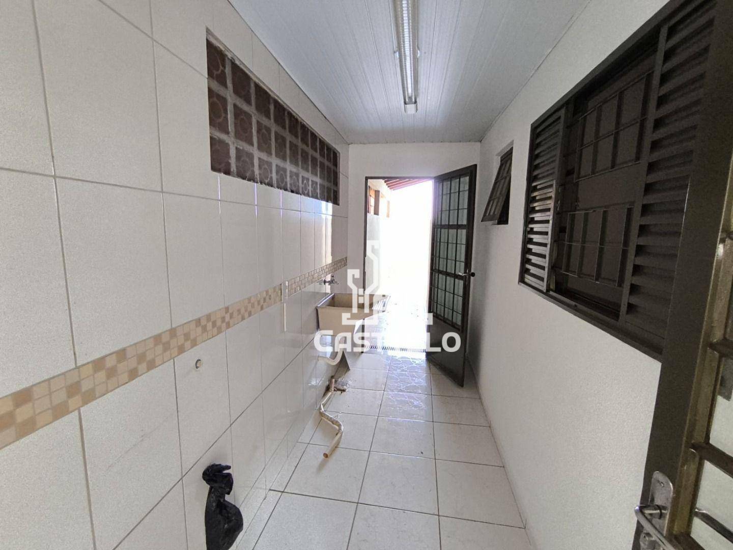 Casa à venda com 3 quartos, 80m² - Foto 11