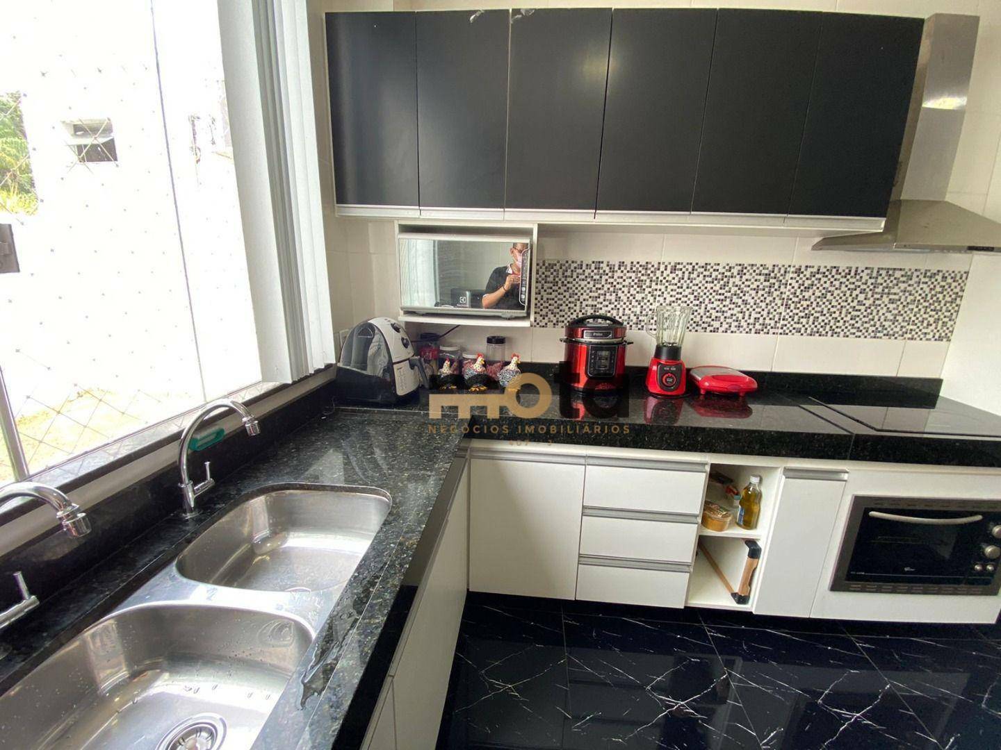 Casa à venda com 4 quartos, 210m² - Foto 14