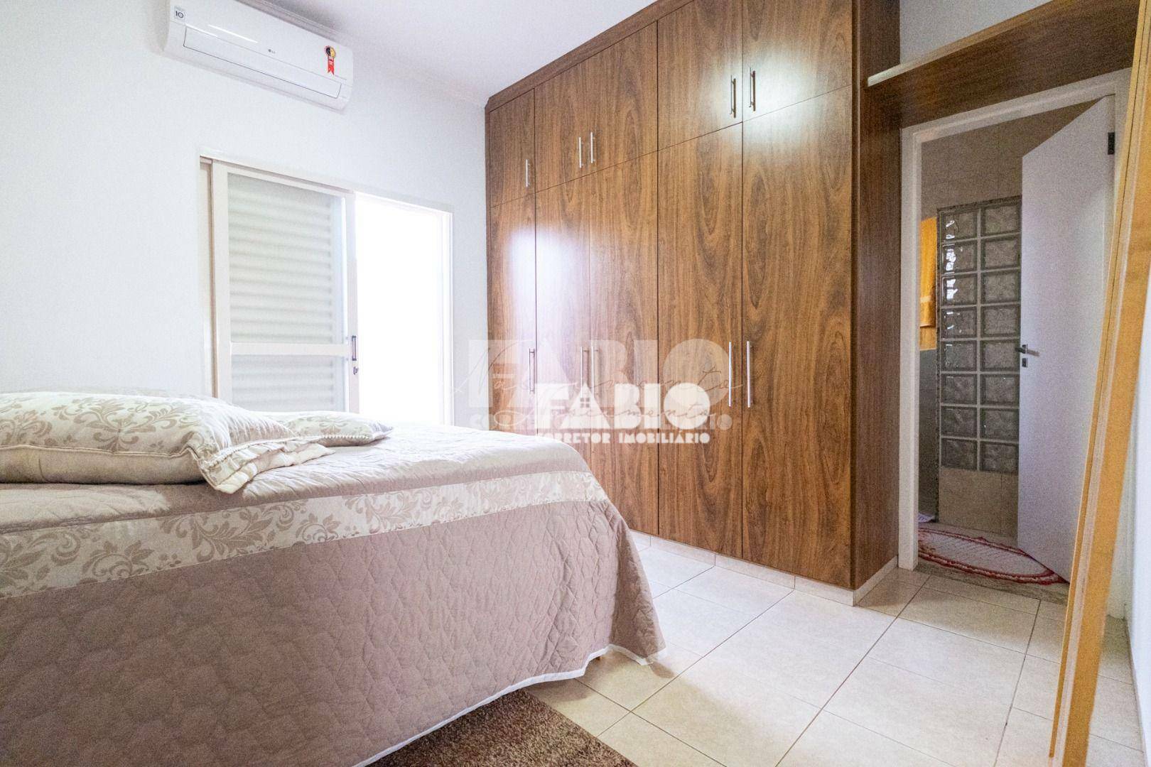 Casa à venda com 4 quartos, 220m² - Foto 16