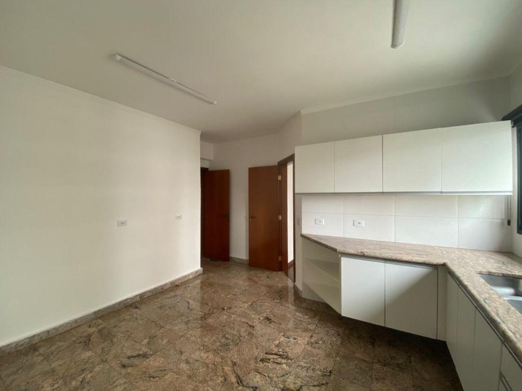 Apartamento à venda com 3 quartos, 157m² - Foto 23