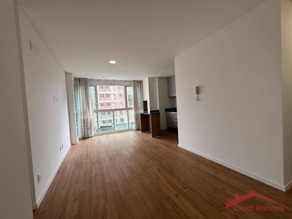 Apartamento para alugar com 2 quartos, 67m² - Foto 2