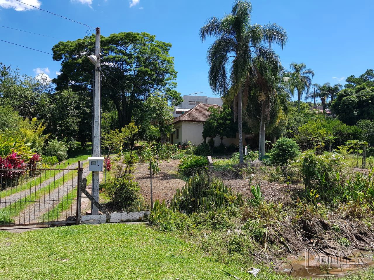 Casa à venda com 4 quartos, 150m² - Foto 1