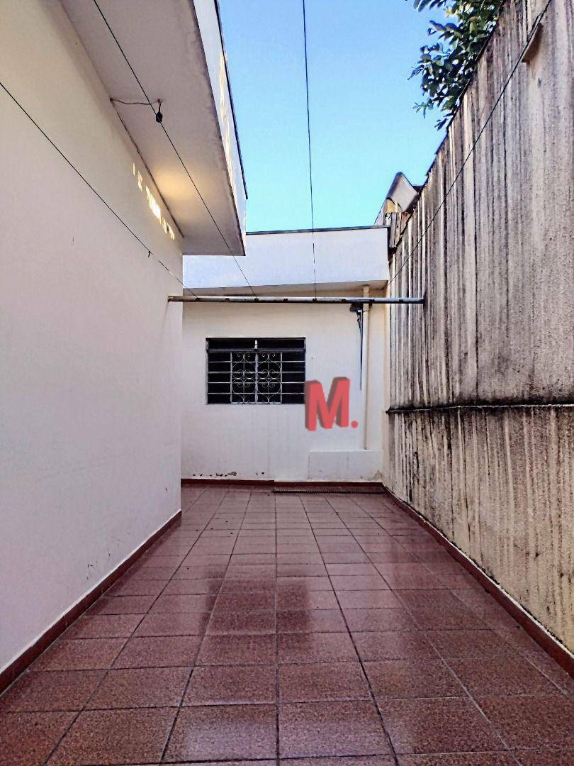 Casa à venda com 5 quartos, 224m² - Foto 30