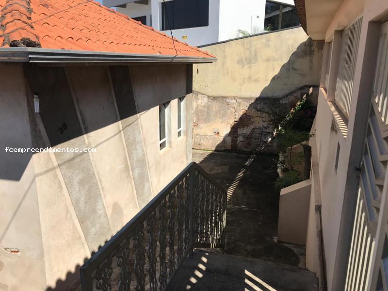 Casa à venda com 3 quartos, 970m² - Foto 2