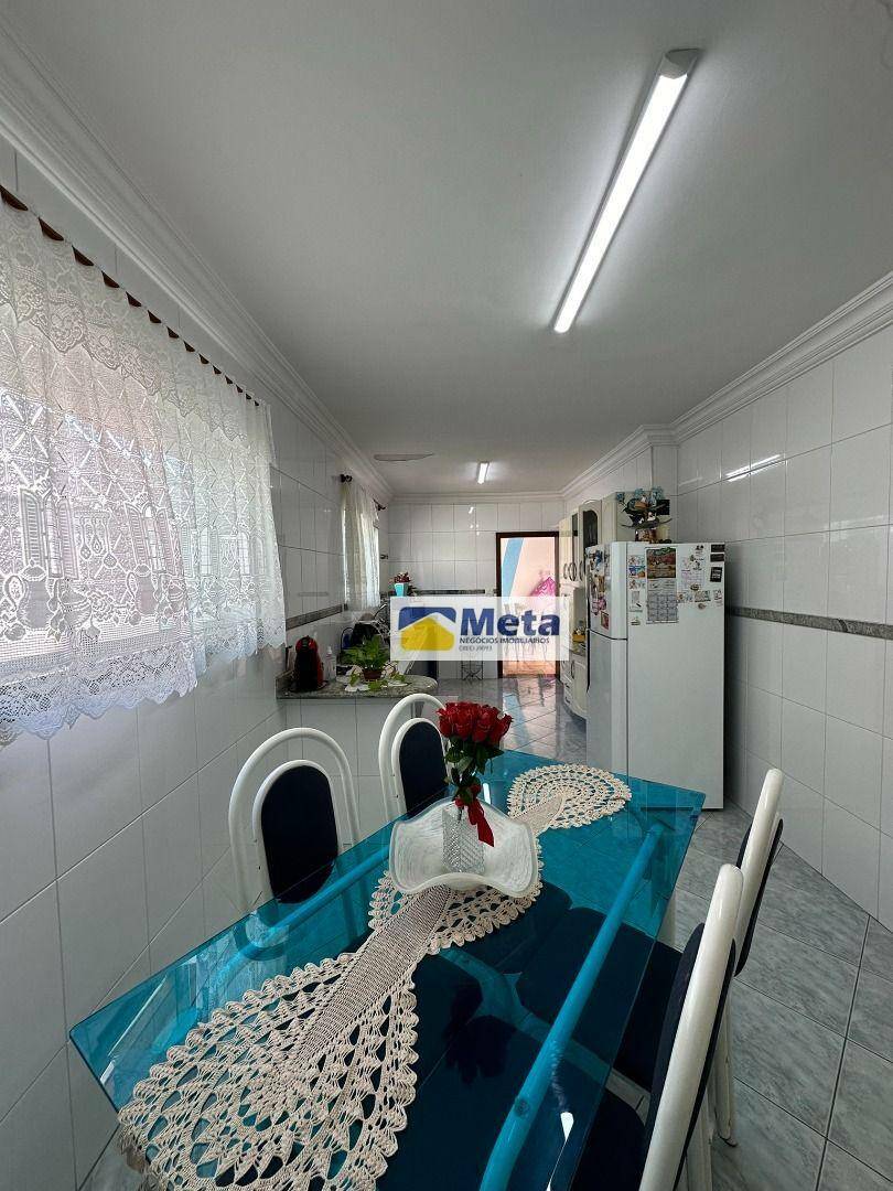 Casa à venda com 3 quartos, 250m² - Foto 14