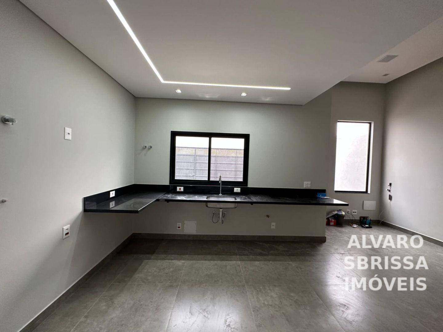 Casa à venda com 2 quartos, 108m² - Foto 2