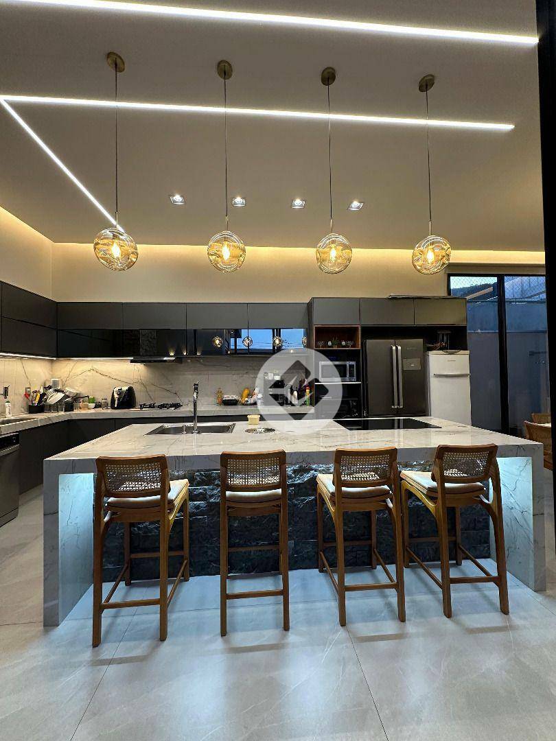 Casa à venda com 3 quartos, 219m² - Foto 1