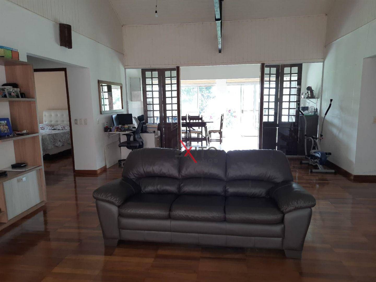 Casa à venda com 3 quartos, 305m² - Foto 2