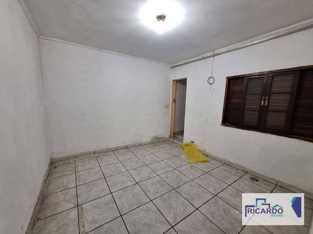 Casa para alugar com 2 quartos, 130m² - Foto 2