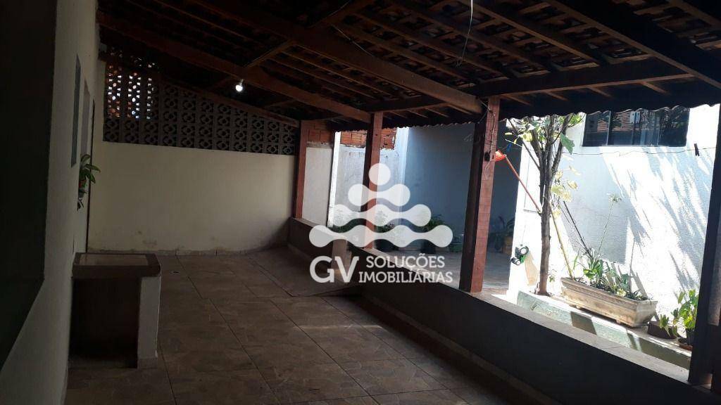 Casa à venda com 2 quartos, 200m² - Foto 2