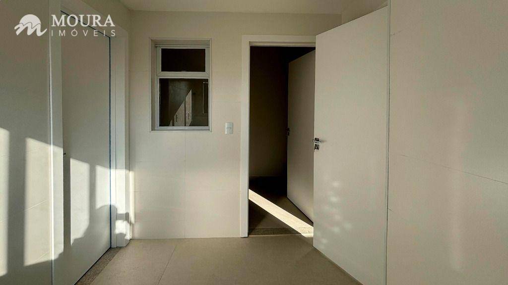 Apartamento à venda com 3 quartos, 221m² - Foto 16