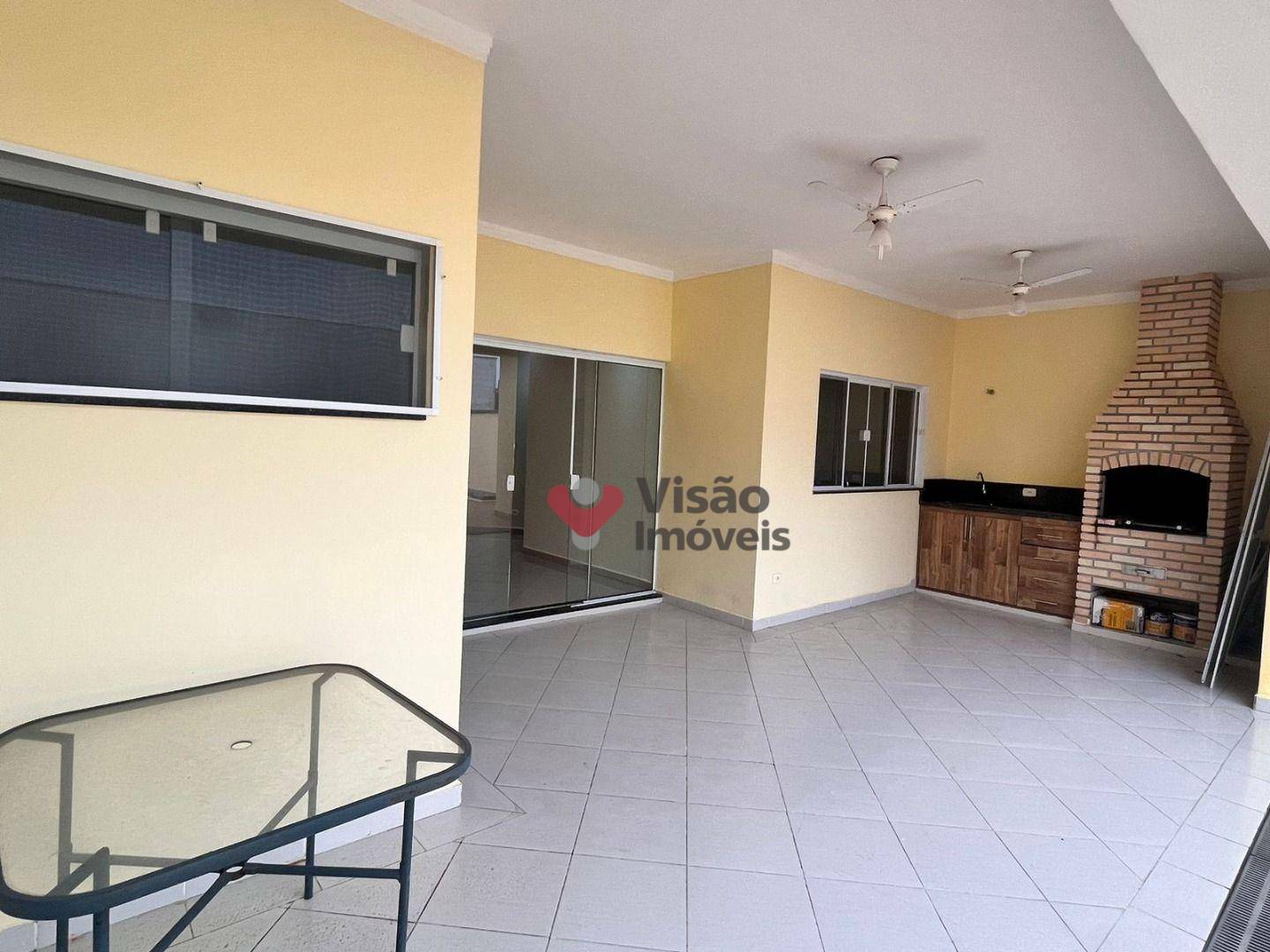 Casa à venda com 3 quartos, 220m² - Foto 8