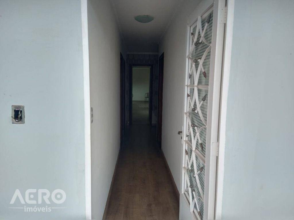 Casa para alugar com 3 quartos, 210m² - Foto 9