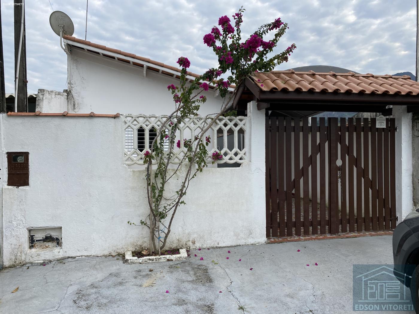 Casa à venda com 1 quarto, 78m² - Foto 2