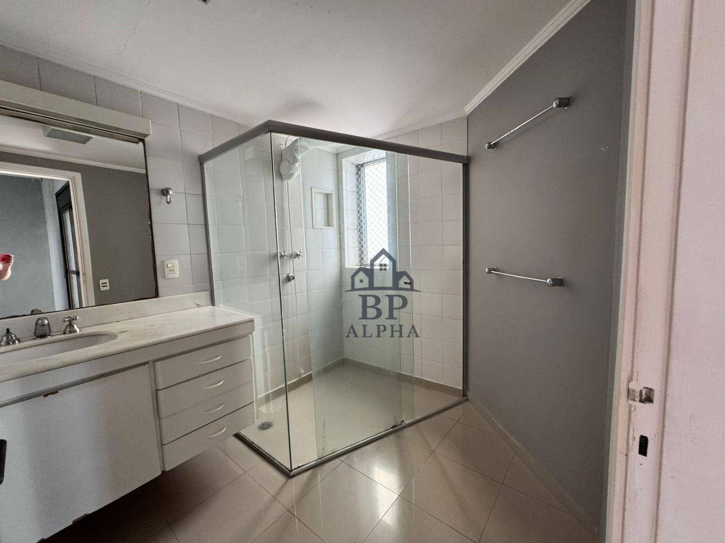Apartamento para alugar com 3 quartos, 130m² - Foto 10