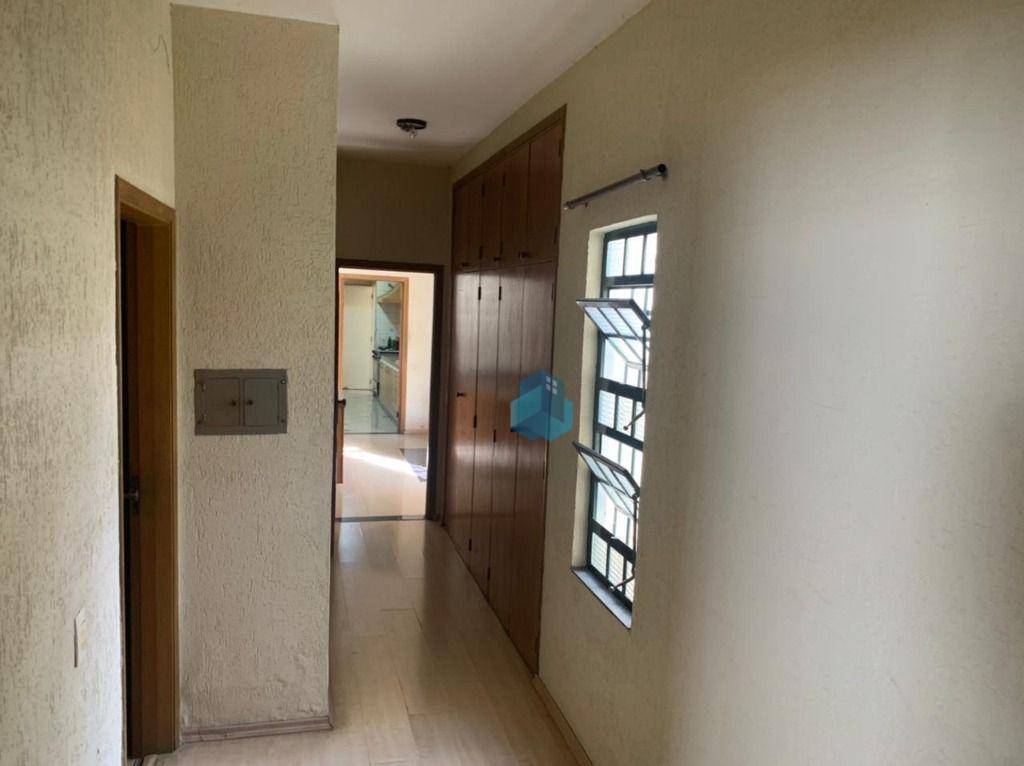 Casa à venda com 3 quartos, 248m² - Foto 11